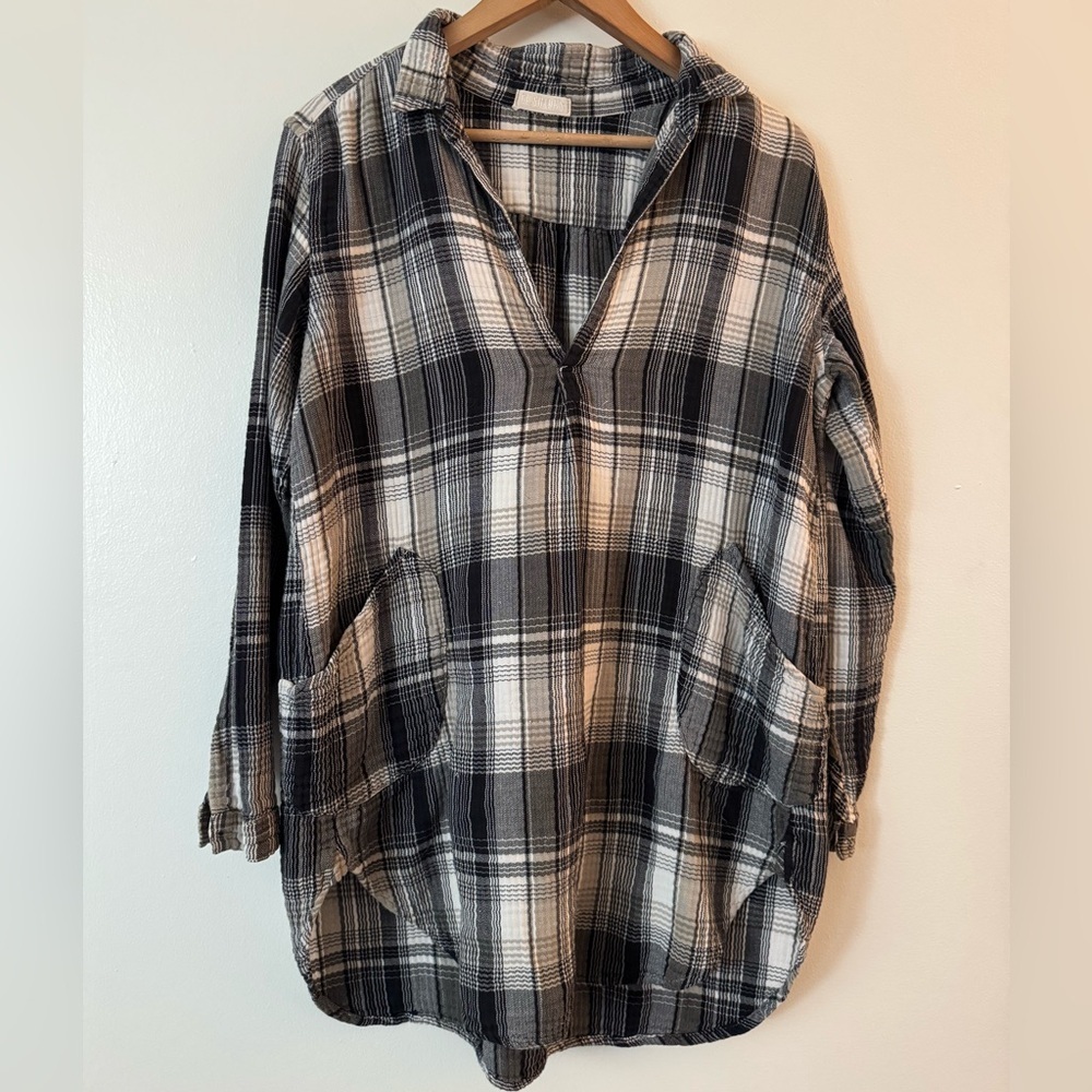 CP Shades M Women’s Plaid Black and White Gauze Long Sleeve Tunic